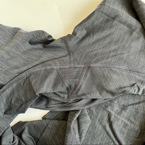 Outdoor Voices Move Free 3/4 Leggings in Night - Picture 6 of 6